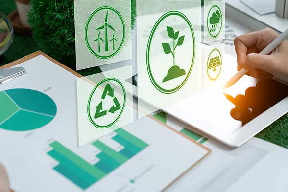 Nachhaltigkeit-Symbole schweben über Entwurfspapieren