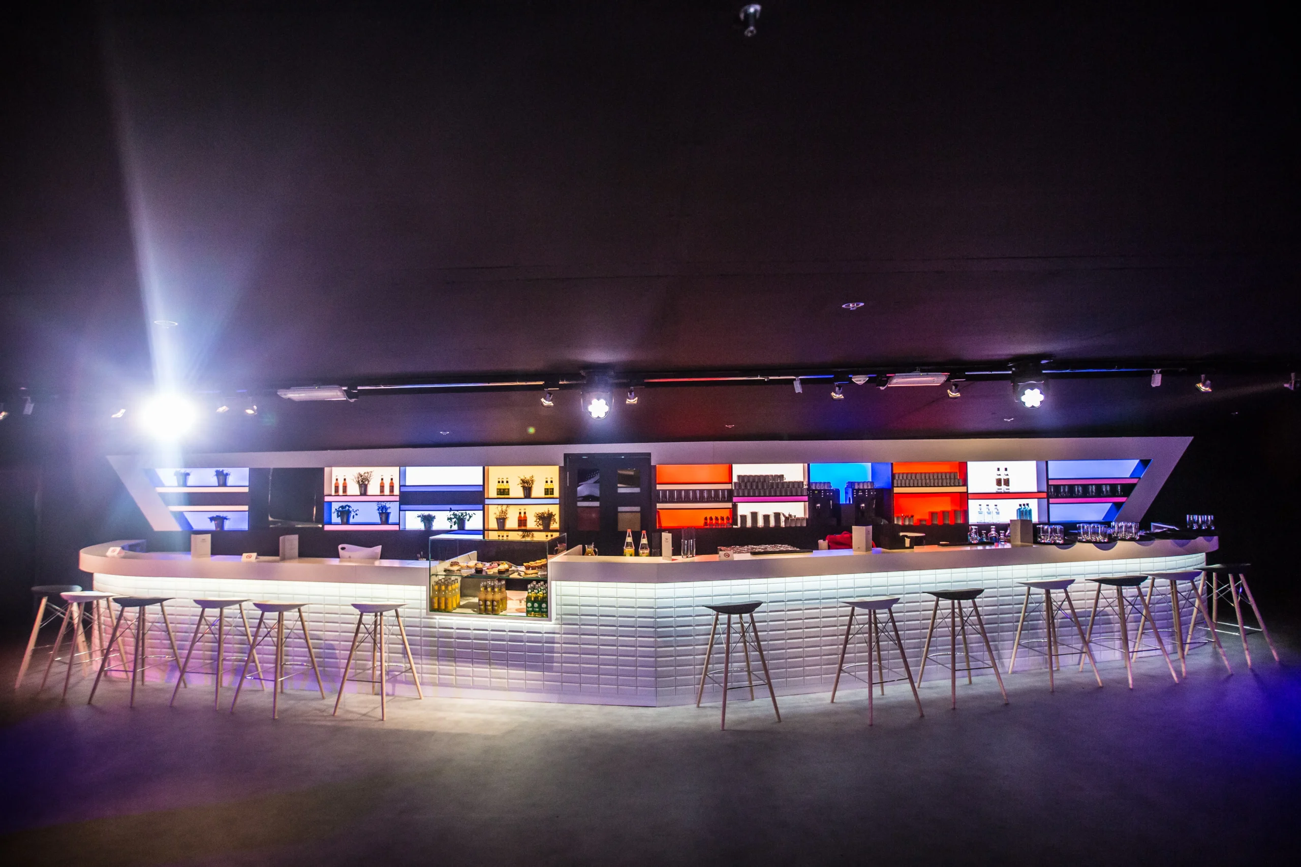 Eine aufwändig gestaltete Theke für ein Event